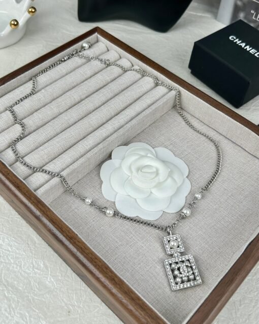 Chanel new style perfume bottle pearl diamond inlaid silver square necklace - Image 8