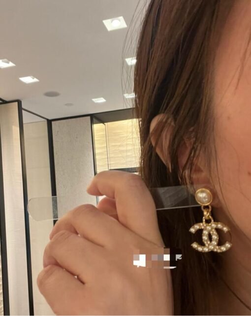 Chanel new style pearl diamond-set double C pendant earrings - Image 3