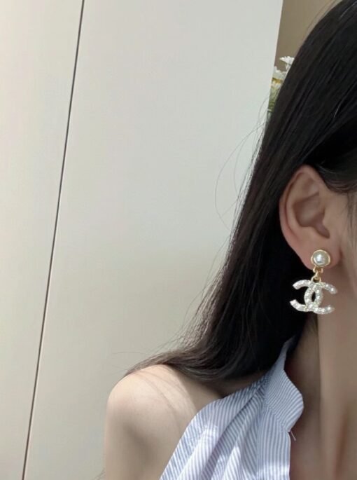 Chanel new style pearl diamond-set double C pendant earrings - Image 2
