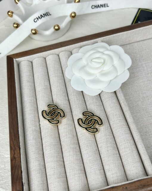 Chanel  double c hollow stud earrings, two colors available (black/white) - 图片 6