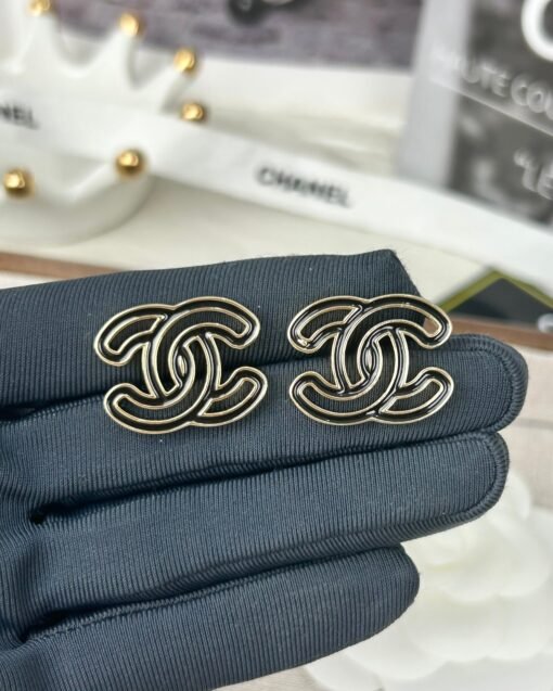 Chanel  double c hollow stud earrings, two colors available (black/white) - 图片 8