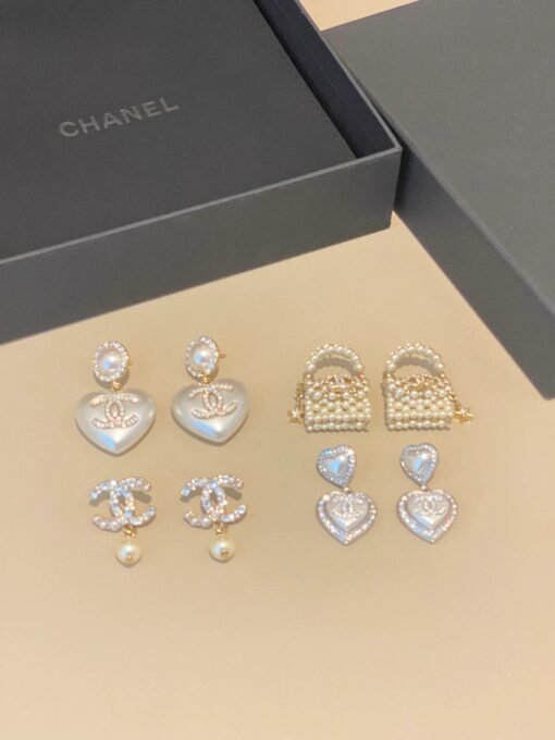 day's Amway Chanel Pearl Full Diamond Earrings Earrings
Mainly gentle and sweet style, with exquisite atmosphere on the upper ear - Image 2