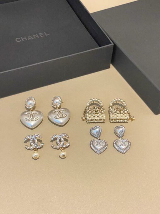 day's Amway Chanel Pearl Full Diamond Earrings Earrings
Mainly gentle and sweet style, with exquisite atmosphere on the upper ear - Image 4