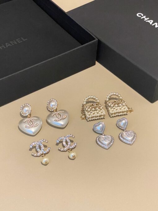 day's Amway Chanel Pearl Full Diamond Earrings Earrings
Mainly gentle and sweet style, with exquisite atmosphere on the upper ear - Image 3