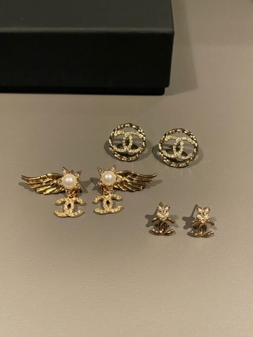 anel earrings with a strong sense of atmosphere