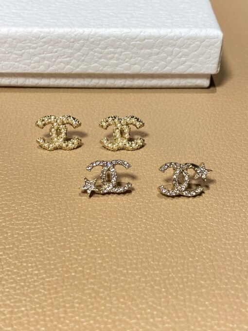 anel Star Earrings
Chanel Pearl Stud Earrings - Image 3
