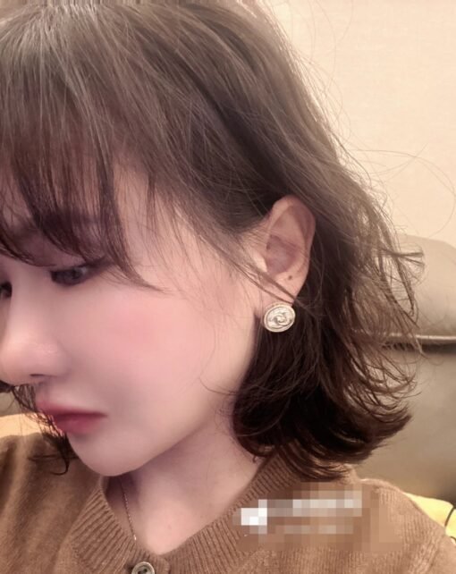 Chanel new style button pearl glossy double C round earrings - Image 9