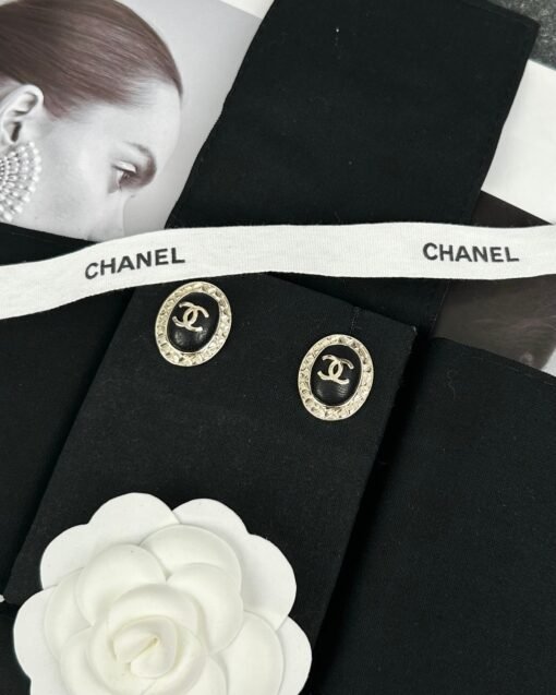 Chanel new style oval black leather diamond-shaped edge retro stud earrings - Image 3
