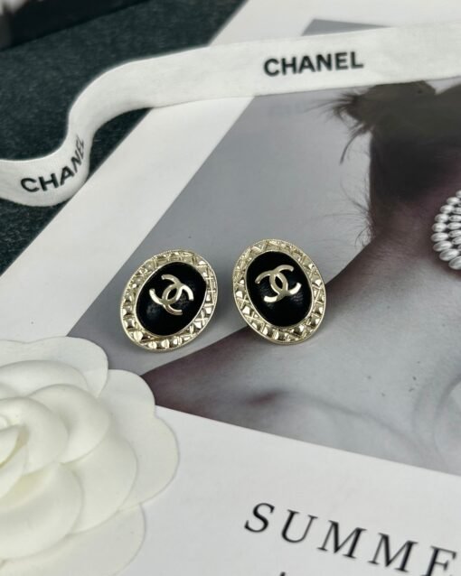 Chanel new style oval black leather diamond-shaped edge retro stud earrings - Image 5