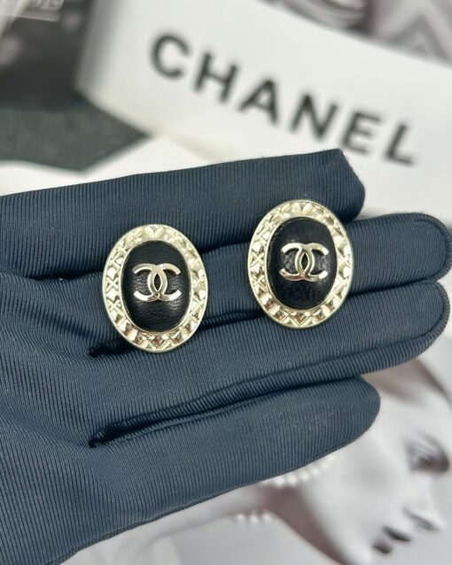Chanel new style oval black leather diamond-shaped edge retro stud earrings - Image 6