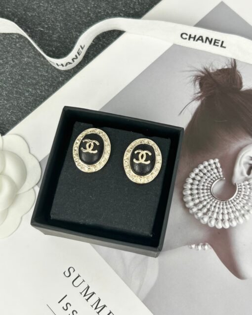 Chanel new style oval black leather diamond-shaped edge retro stud earrings - Image 2
