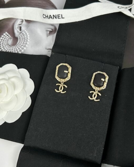 Chanel new style geometric small rectangular black leather glossy double C earrings - Image 2