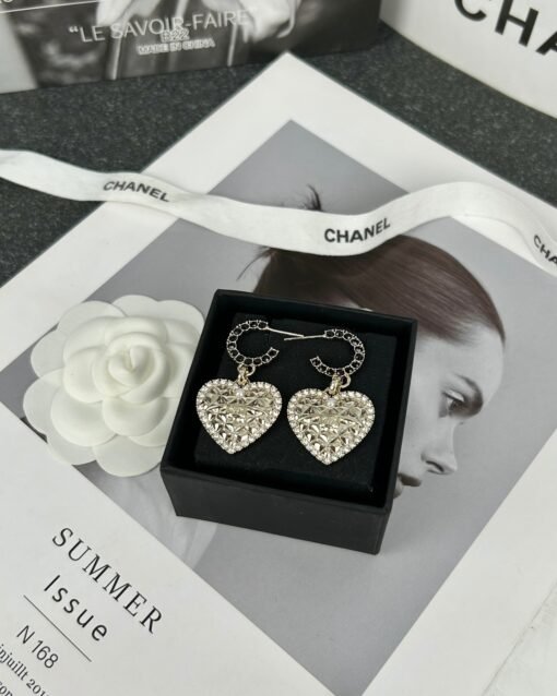 Chanel new style love plaid diamond small earrings black diamond earrings