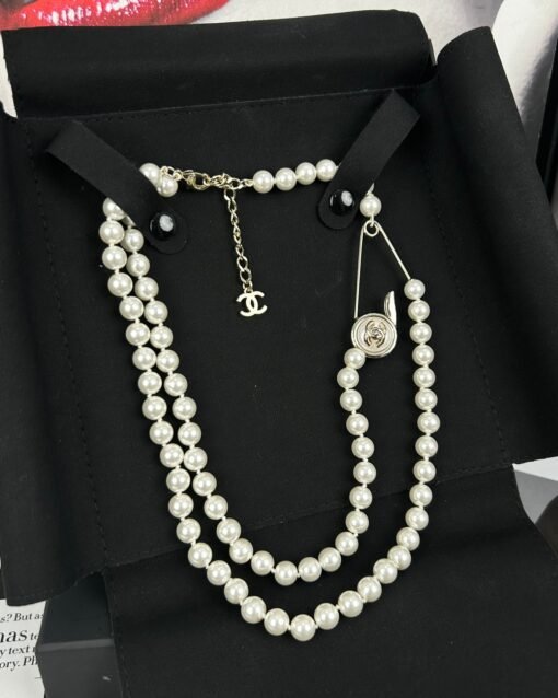 Chanel new style round button pin design double-layer pearl necklace
Sweater chain