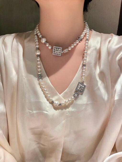 Chanel new style silver diamond-set square pearl necklace sweater chain