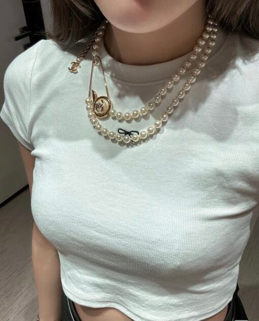 Chanel new style round button pin design double-layer pearl necklace
Sweater chain - Image 4