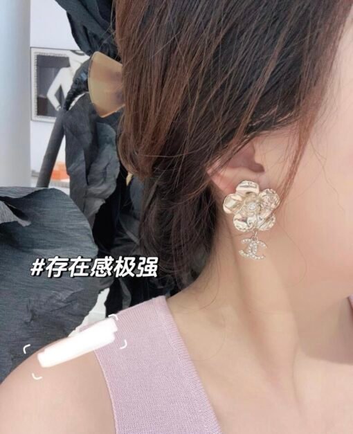 Chanel new style glossy flower shape C letter diamond-set earrings - Image 3