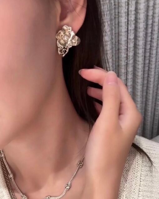 Chanel new style camellia flowers leaves hollow glossy earrings - Image 3