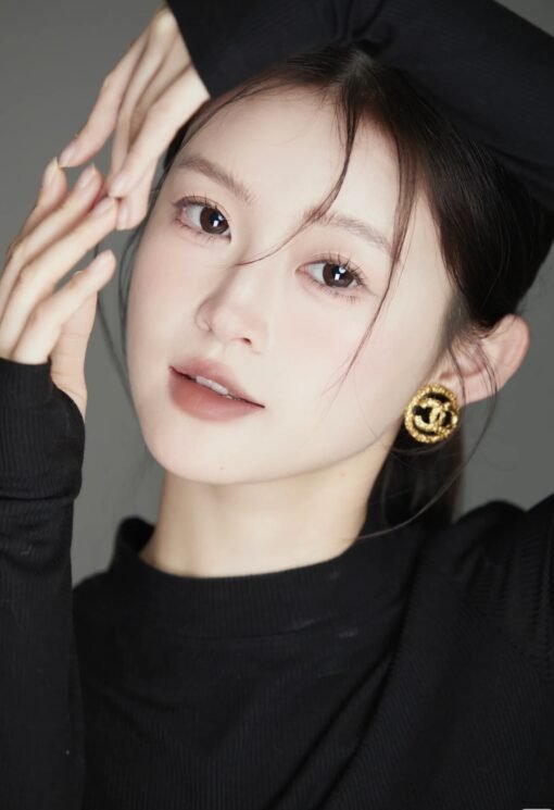 Xiaoxiang, hot retro, medieval style lava earrings
Real gold electroplating, brass material, long-lasting color - Image 3