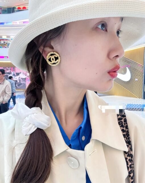 Xiaoxiang, hot retro, medieval style lava earrings
Real gold electroplating, brass material, long-lasting color - Image 4