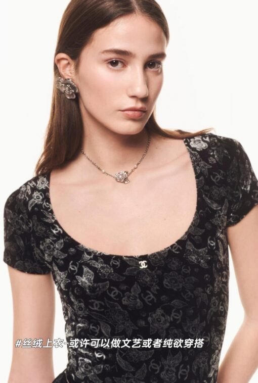 Chanel new golden glossy flower necklace - Image 5