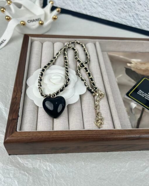 Chanel new amber element resin peach heart-wired leather necklace - Image 8