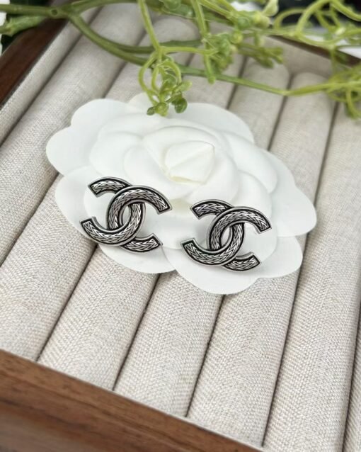 Chanel new style, double C ancient silver, simple and fashionable earrings - Image 3
