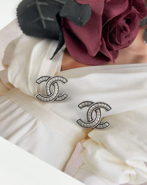 Chanel new style, double C ancient silver, simple and fashionable earrings - Image 4