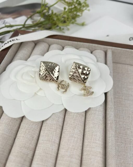 Chanel new style light gold diamond-shaped glossy double c earrings - Image 4