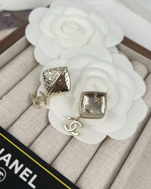 Chanel new style light gold diamond-shaped glossy double c earrings - Image 7