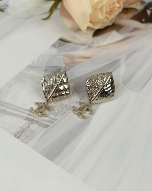 Chanel new style light gold diamond-shaped glossy double c earrings - Image 6