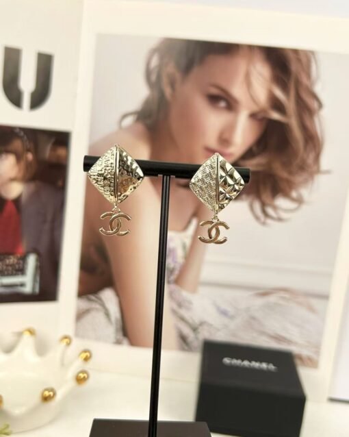Chanel new style light gold diamond-shaped glossy double c earrings - Image 5