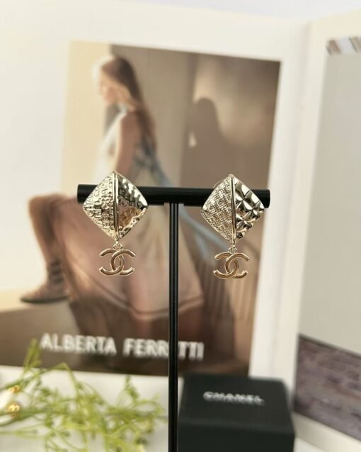 Chanel new style light gold diamond-shaped glossy double c earrings - Image 3