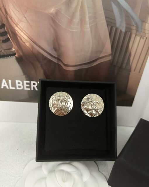 Chanel new style, light gold round relief, diamond letter earrings - Image 5