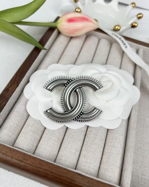 Chanel new style, medieval style, ancient silver double c high-end brooch

Set Earrings