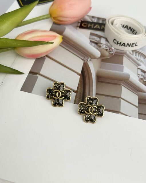 Chanel new style ancient silver ancient gold black thin flash four-leaf clover earrings
(Two colors available) - Image 7