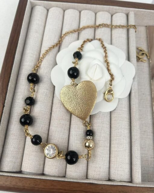 Chanel new style retro gold black peach heart resin fine glitter pearl rhinestone necklace - Image 9