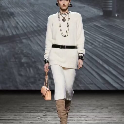 Chanel new style retro gold black peach heart resin fine glitter pearl rhinestone necklace - Image 3