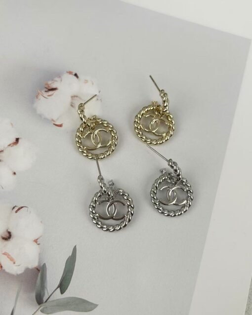 Chanel new style twisted circle ear hook style fashionable earrings
Two colors: gold and silver - 图片 7