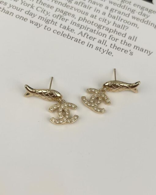 Chanel new style Ocean series European and American individual light luxury diamond letters Small fish earrings - 图片 5