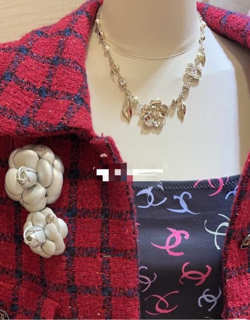 Chanel new product style, light luxury light gold multi-element leaves, camellia leaves, pendant, necklace - Image 3