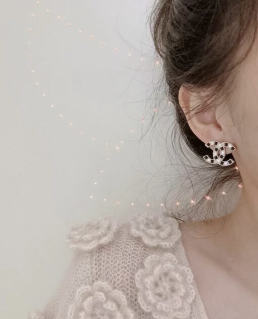 Chanel new style black oil-drop square diamond classic earrings
Gold Silver (two colors available) - Image 2
