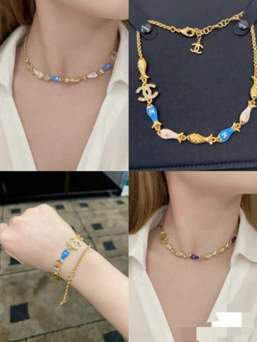 Chanel 25 early spring new style Ocean series High-end light gold rhinestones Small fish shape Necklace - Image 3