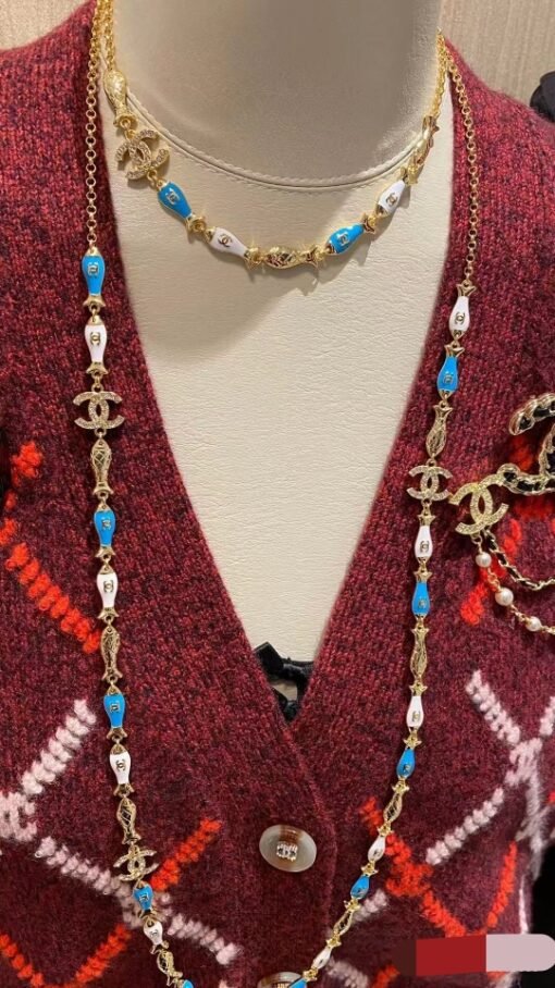 Chanel 25 early spring new style Ocean series High-end light gold rhinestones Small fish shape Necklace - Image 4