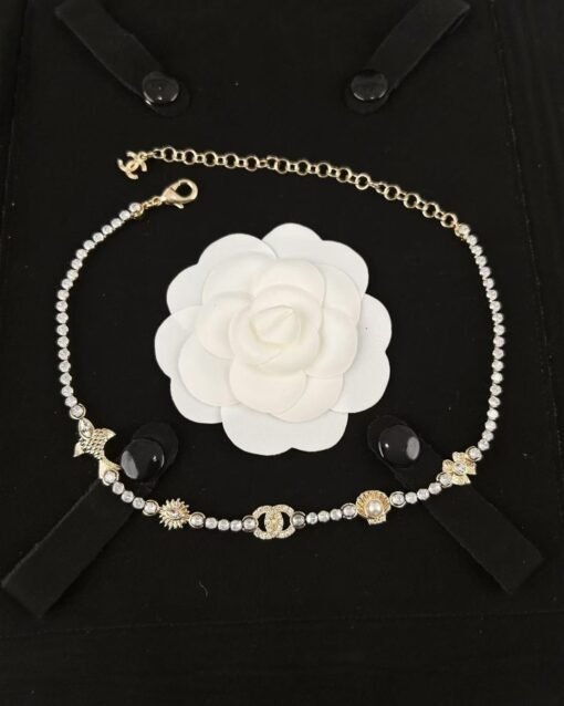 Chanel new gold and silver color-blocking shell pearl four-leaf clover small fish rhinestone double c necklace - Image 8