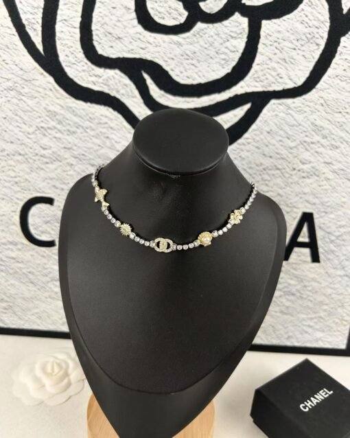 Chanel new gold and silver color-blocking shell pearl four-leaf clover small fish rhinestone double c necklace