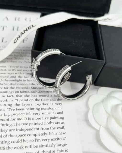 Chanel new high-end silver circle full diamond sequin earrings ear hooks - Image 6