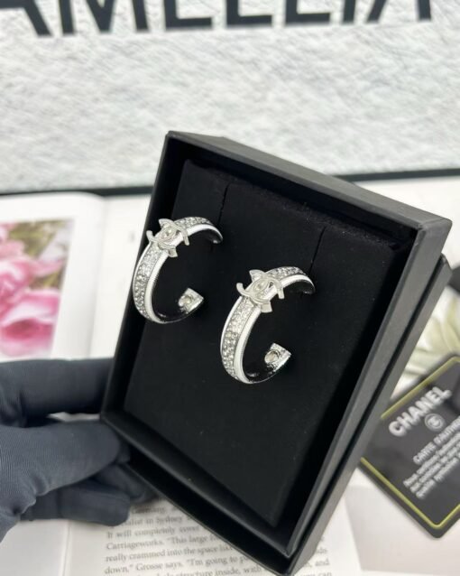 Chanel new high-end silver circle full diamond sequin earrings ear hooks - Image 5
