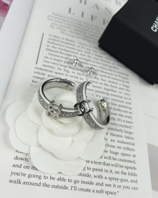 Chanel new high-end silver circle full diamond sequin earrings ear hooks - Image 7