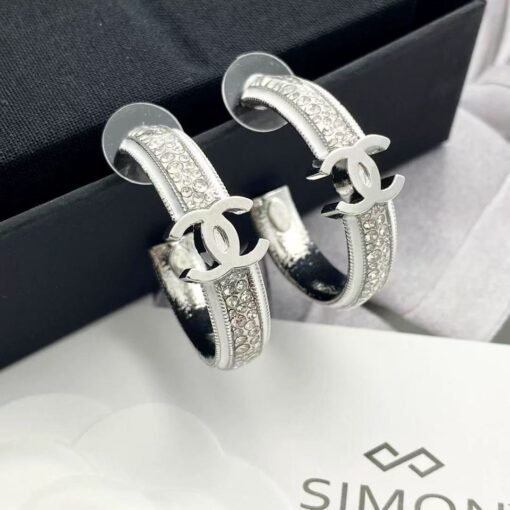 Chanel new high-end silver circle full diamond sequin earrings ear hooks - Image 4